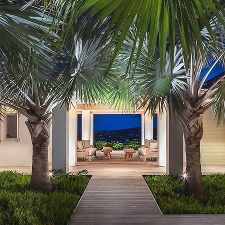 Ideally Located Prestigious Villa Toiny Екстериор снимка
