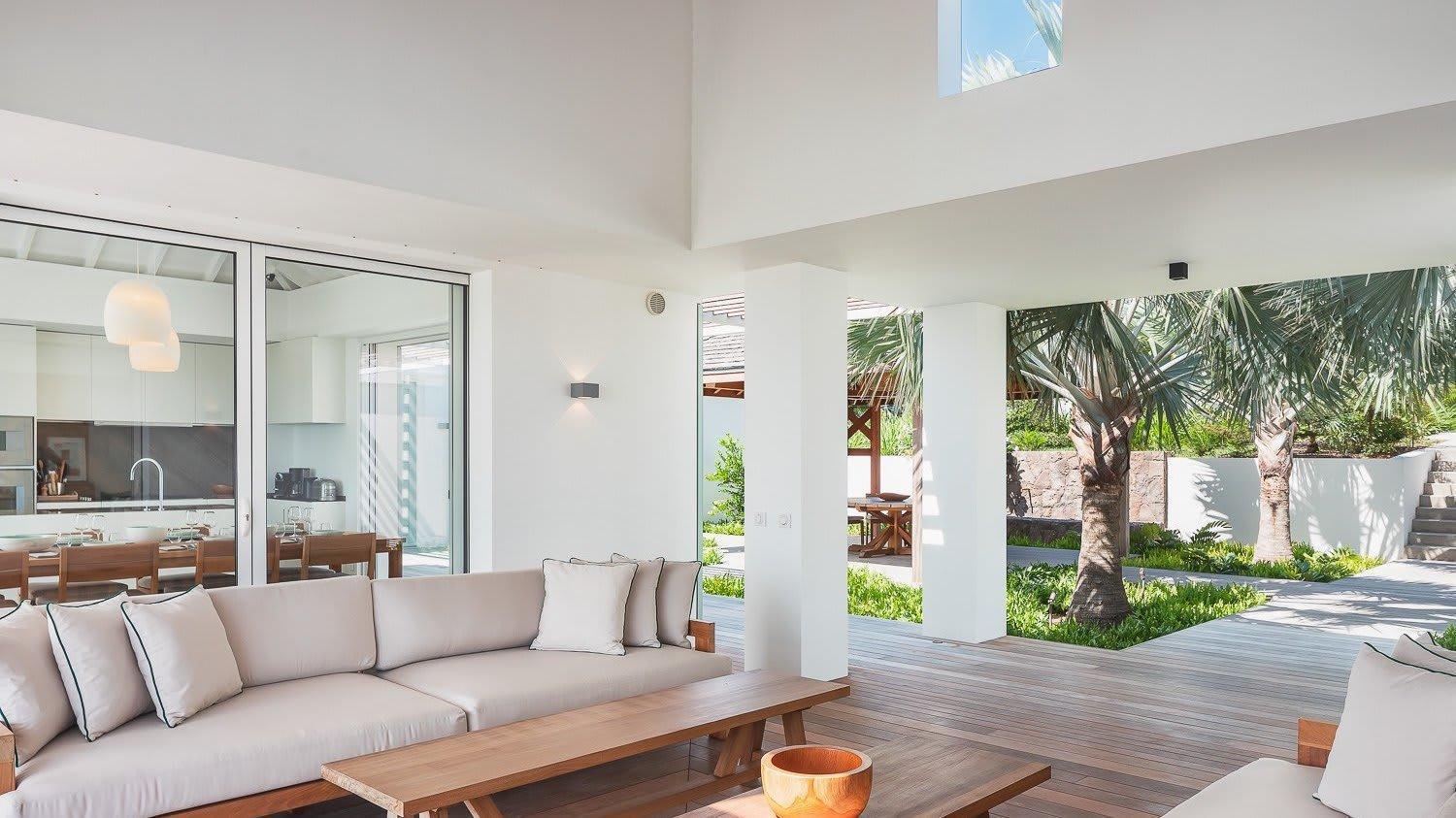 Ideally Located Prestigious Villa Toiny Екстериор снимка