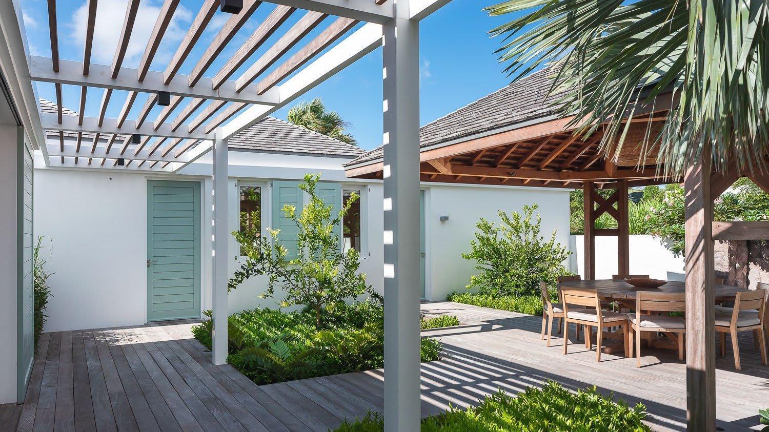 Ideally Located Prestigious Villa Toiny Екстериор снимка