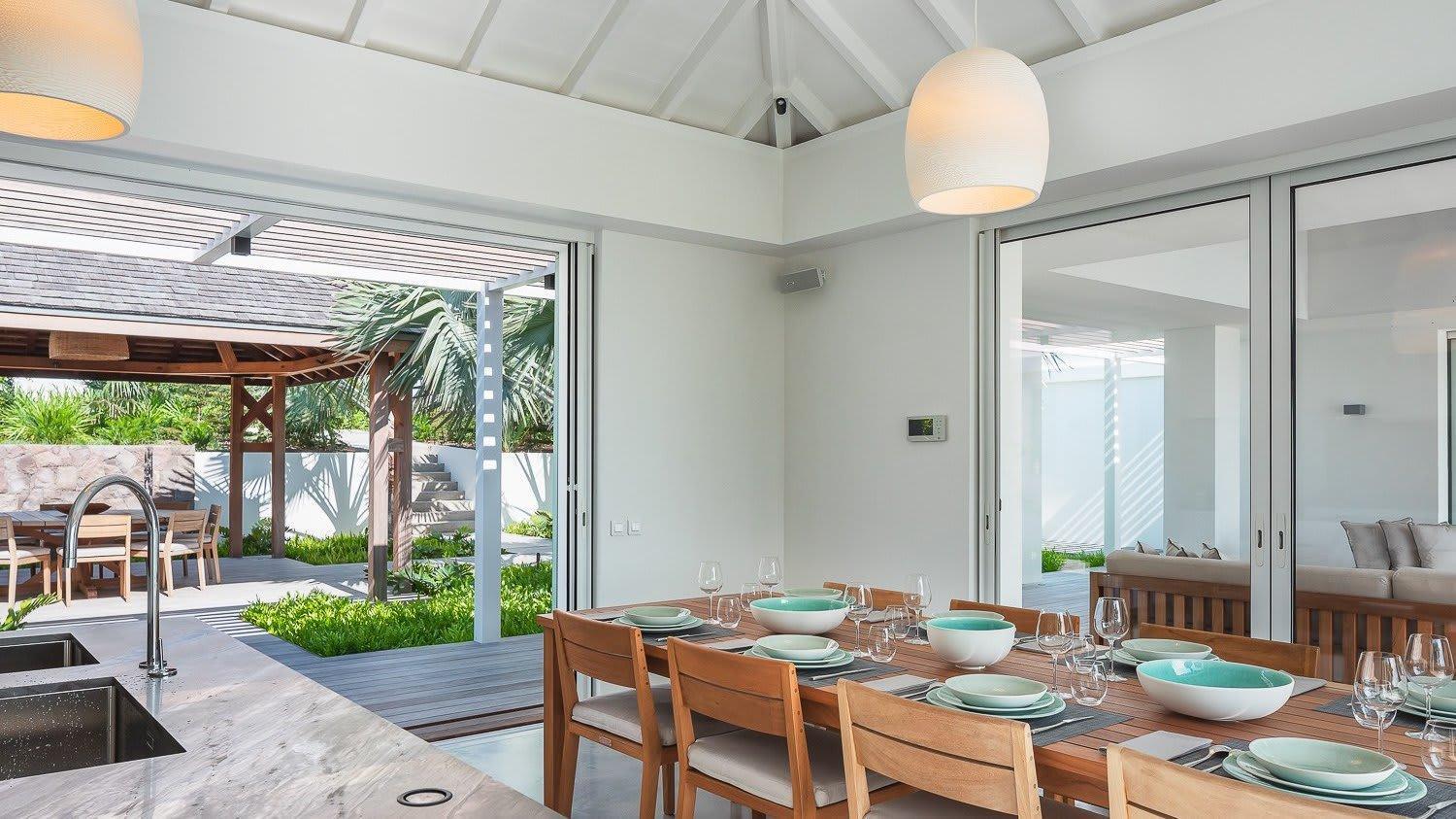 Ideally Located Prestigious Villa Toiny Екстериор снимка