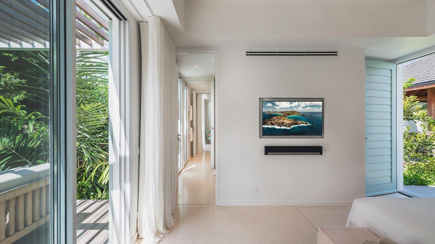 Ideally Located Prestigious Villa Toiny Екстериор снимка